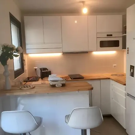 Renoved Flat-close To Eiffel Tower *