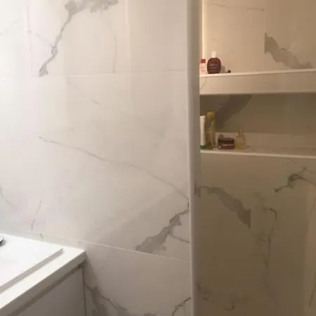Renoved Flat-close To Eiffel Tower